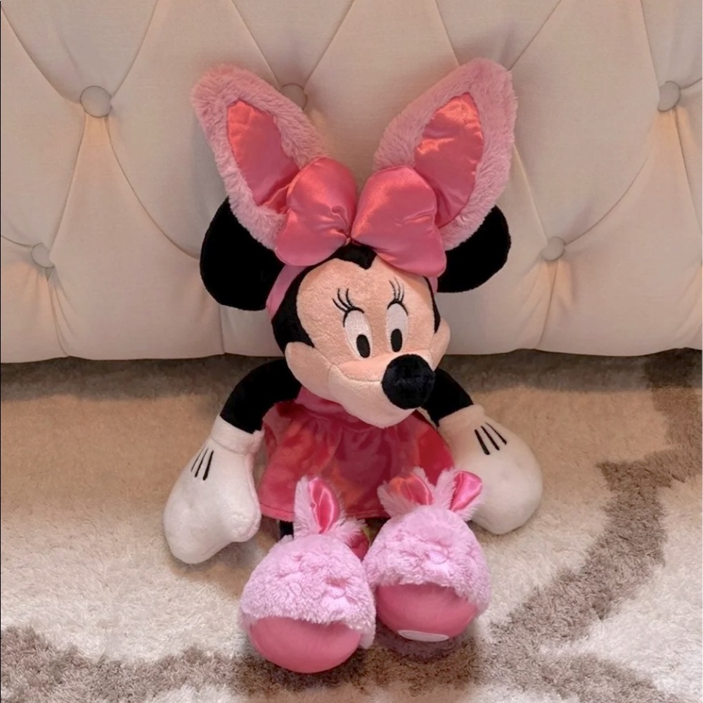 SOLD!!    DISNEY STORE Exclusive Easter Minnie Mouse